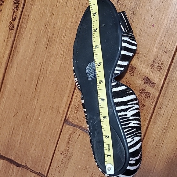 Nine West zebra sandals size 9 - Picture 6 of 6